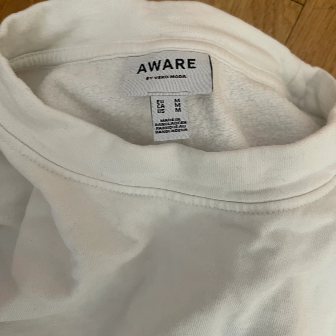 En vit sweatshirt  - 91