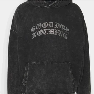 Hoodie  - Säljer denna hoodie med rhinestones jag köpt på plick. Sparsamt använd då den tyvärr var lite stor på mig, verkligen skitsnygg!😍