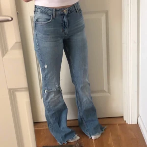 Zara Jeans  - Säljer dom här jeansen pågrund av att dom tyvärr inte kommer till någon användning längre 🤍
