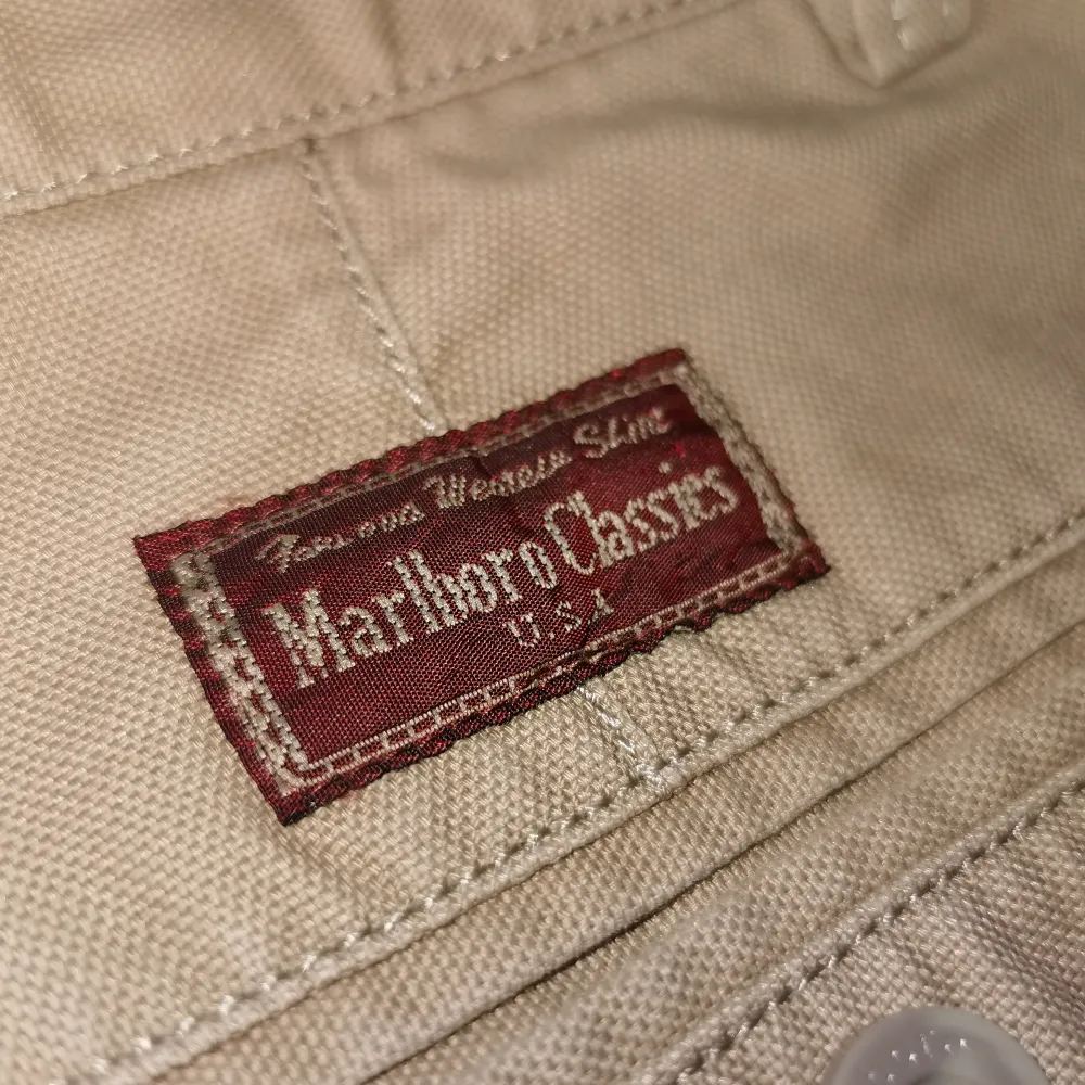 Vintage Marlboro Classics Chinos. Jättesköna och bra kvalitet. 🍻 Lägg gärna bud eller ställ frågor! . Jeans & Byxor.