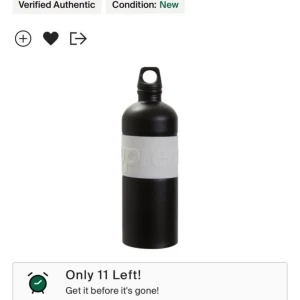 Supreme waterbottle - Supreme sigg vattenflaska ss2019 dswt. Helt ny vattenflaska från 2019 kollektionen ny i orginalförpackningen. 