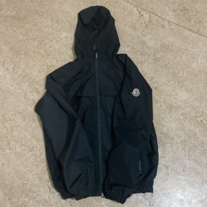 Moncler jacka M - Storlek M