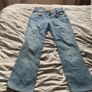 Crocker jeans som e mid waist blå