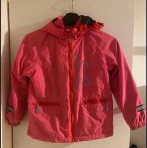 Barn jacka - Barn jacka i storlek. 128