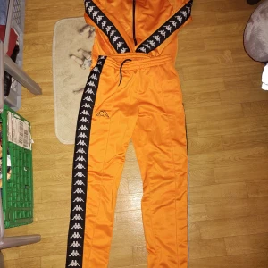 KAPPA DRESS  - En kappa dress  Färg orange Storlek xs/s