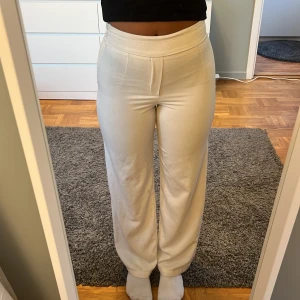 Byxor  - Säljer dessa byxor som jag haft sen något år tillbaka, välanvända! 