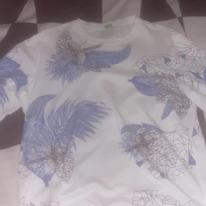 Hugo boss tröja  - Säljer min Hugo boss tröja för bra pris. finns inga skador på den. Säljer den för 1100. Nypriset är 1900 eller mer