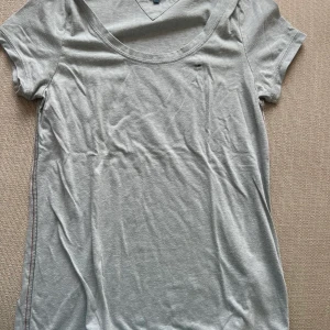 Tommy hilfiger T-shirt  - Knappt använd 