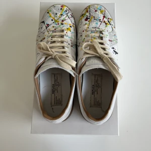 Maison Margiela - Säljer pga att de aldrig används. St 42, cond 8/10, ny pris 4800kr, kvitto finns. 