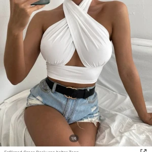 Vit topp - Jätte fin vit topp från shein i storlek S, använd 1 gång.💞