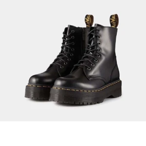 Skor  - Köpte dessa skor hår på Plick men säljer de dom va för stora så dom kommer inte till användning 