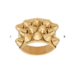 Edblad ring - Jag säljer denna edblad ring som är i väldigt bra skick då den är lite för liten ❤️ Skriv privat för fler bilder!