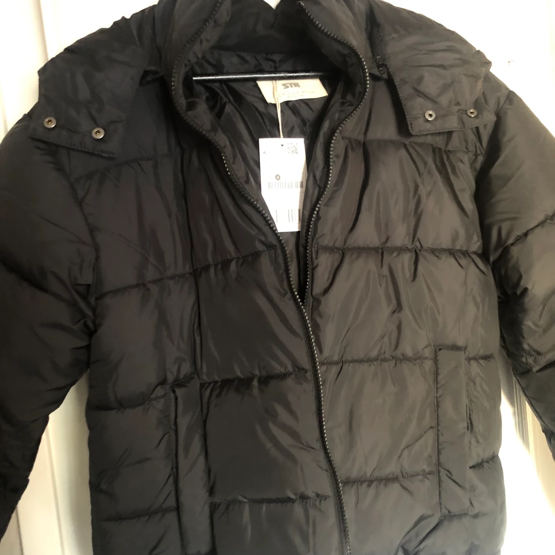 Svart puffer jacka  - 91