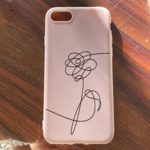 Iphone 7/8 Bts skal - Jättefint Iphone 7/8 skal som inte har använts så mycket. Köparen står för frakten ❤️