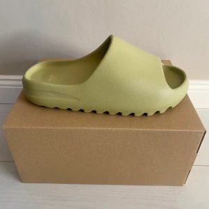 Yeezy slide Resin - Yeezy slide Resin - size 44.5/10, DS