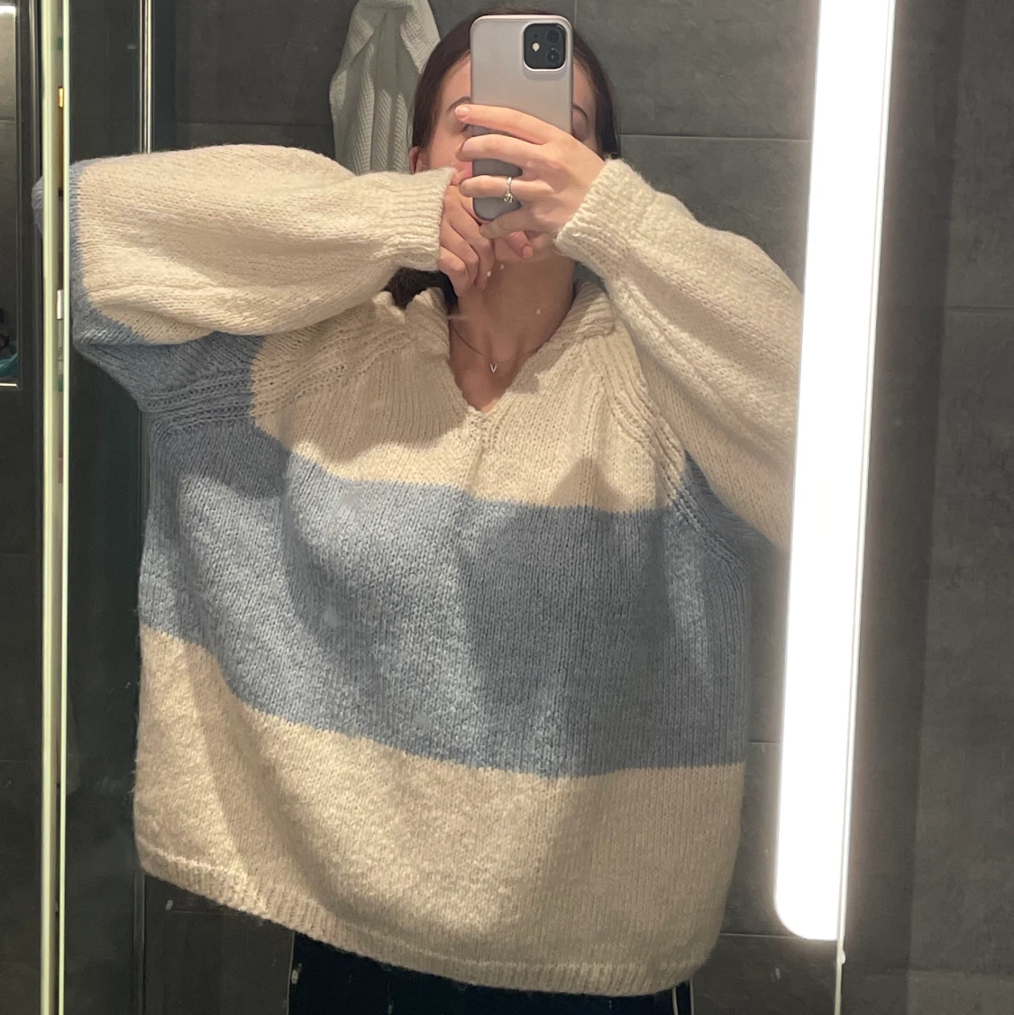 Stickad tröja🤍 - 90