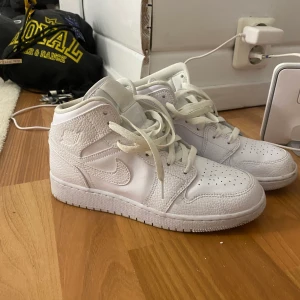 Jordans mid  - Använda en gång, köpta för 1200kr 
