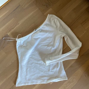 Tröja med en arm - Tröja från nakd som inte kommer till användning💞