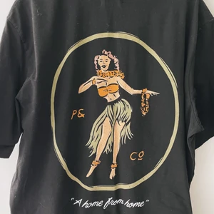 P&Co Hula XL T-shirt - Black XL t-shirt, standard fit. Worn once or twice. Retail price ~350sek