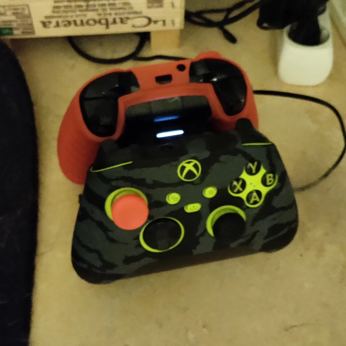 Xbox One x 2 kontroller, laddstation - 90