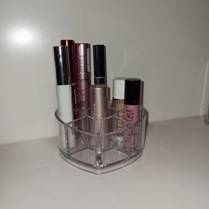 Sminkställ💞 - Sminkställ för smink eller liknande💅 säljer då den tyvärr inte kommer till användning och att det då känns bättre om den kan få ett nytt hem där de fyller bättre funktion💞 den rengörs givetvis innan fraktning🧽