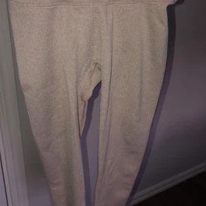 Beiga tränings tights Xs  - Beiga tränings tights i storlek XS, stretchiga. Aldrig använt. 