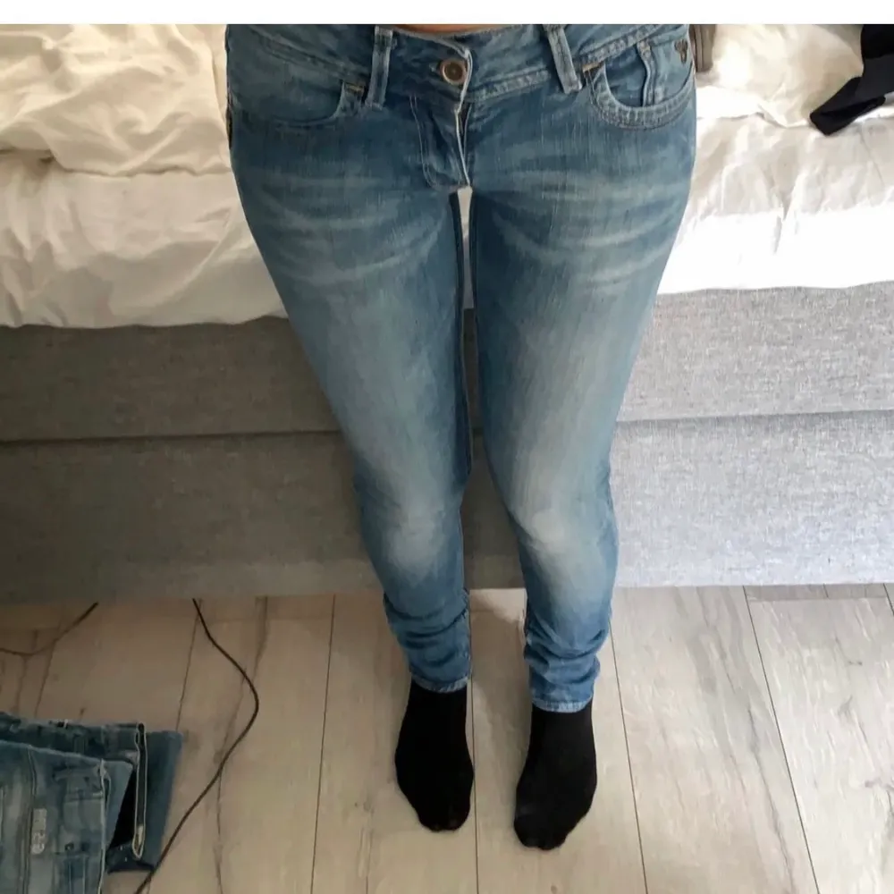 Hej säljer mina gstar jeans storlek 25/32 Använda 2 gånger. Jeans & Byxor.