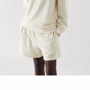 Frottéshorts - Shorts från COS men beställda från Afound💕🤍 beställde fel storlek och glömde returnera i tid… nypris från AFound var 105kr