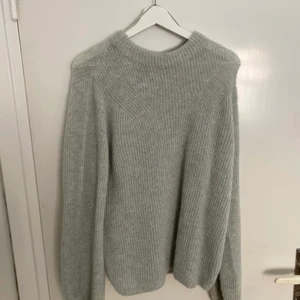 Tröja - Storlek XS, lite tunnare stickad ljus/mintgrön tröja