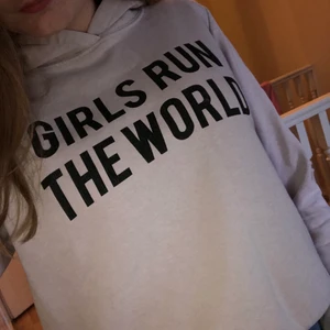 Hoodies  - Tre stycken olika hoodies 20kr/styck eller 50kr för alla. Bild 1 & 2- Gina, S. Bild 3- Denim Day, strl S