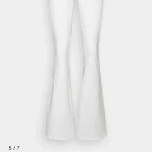 Dr denim Jens  - Säljer mina dr denim Jens för att de inte riktigt är min stil lägre 