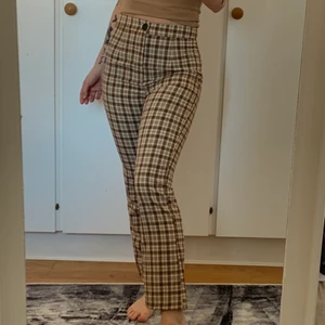 Coola byxor 🐝 - Byxor från Shein som tyvärr inte passar mej runt låren! annars jätte coola och mycket sköna 🤗✨