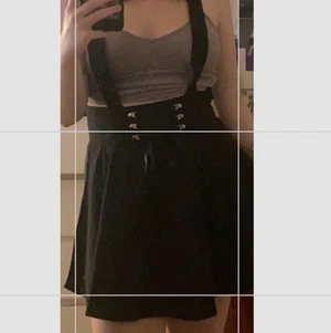 Kjol - Jätte fin kjol! Bara användit en gång för ett tag sen. Fortfarande bra kvalitet