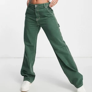 Cargopants - Gröna cargobyxor! Jättefina men tyvärr för stora på mig :( helt nya🤍 dem är slutsålda på hemsidan så lägger ut här om någon är intresserad💚💚