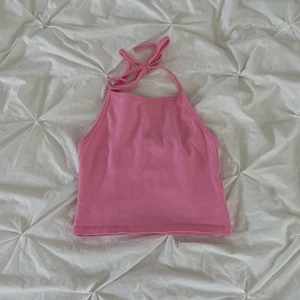 Halterneck topp - Super fin halterneck topp! Knappt använd !!!KOLLA MIN BIO INNAN NI SKRIVER T MIG!!!