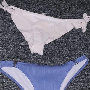 Säljer 2st bikini underdelar i vit och blå, jättesköna och snygga!🌼 Den vita har även lite scrunch i bak! 50kr styck, köparen står för frakten! (Den vita är såld!)