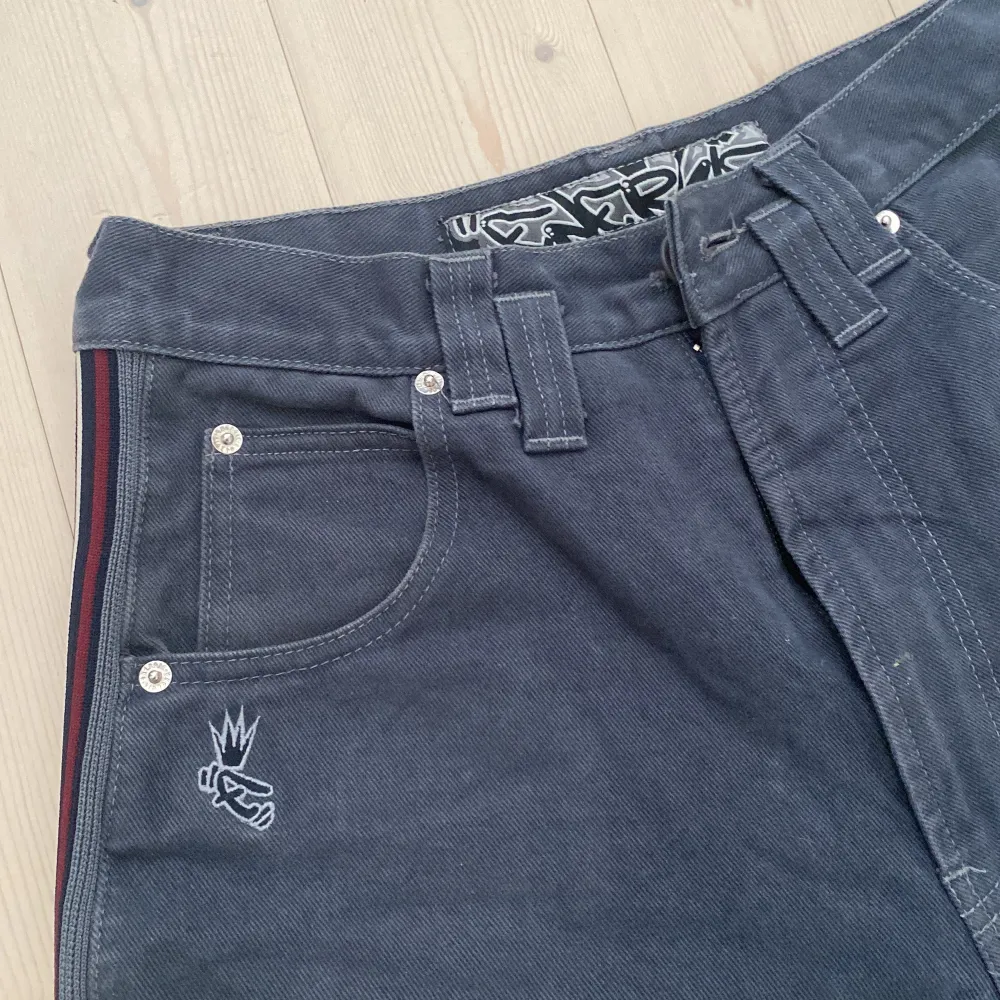 Ett par baggy byxor som knappt är använda. . Jeans & Byxor.