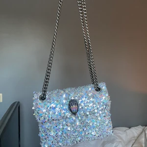 Kurt geiger väska  - Snygg väska (köpt här på plick) som tyvärr inte kommer till användning längre. 