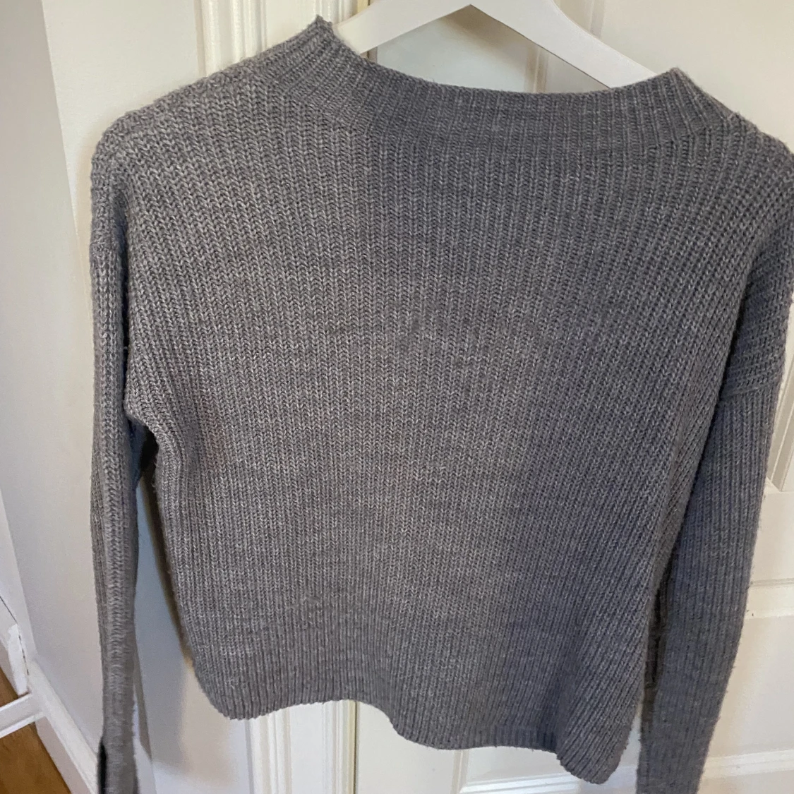 Stickad tröja säljes  - 90