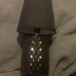 En jätte fin lampa behöver känna pengar🥹så därför säljer jag den och har ingen användning för den