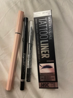Smink - Jag säljer dessa för att det inte kommer till användning, det är 2 eyeliners, en kajal och en svart penna som jag tror är en eyeliner men kan säkert användas till mer. Kajalens spets är lite trasig men går att använda. Aldrig använt produkterna.70kr+frakt