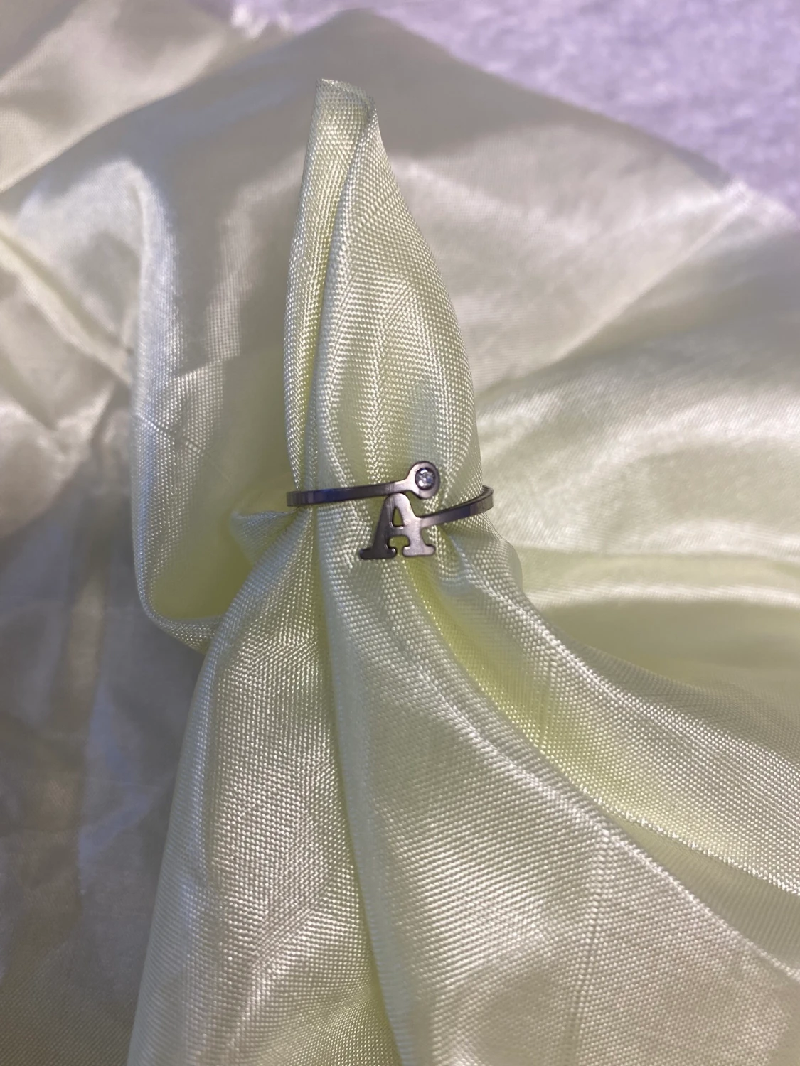 Titan bokstav Strass Ringar  - 90