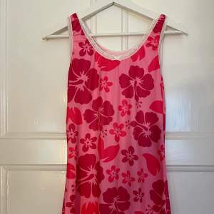 super cute pink dress, size S great condition 