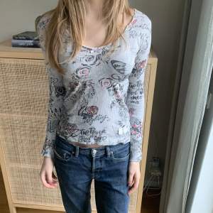 Sååå cool och unik odd molly tröja!! Älskar oxh passar till så mycket men den är tyvärr lite för liten på mig, passar nog en XS bättre!!