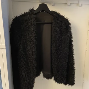 Fluff kofta  - Använd fåtal gånger 