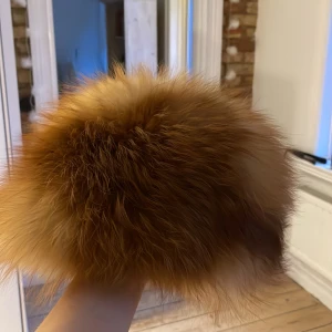 Fin pölsmössa - Fluffig pälsmössa från märket Ingrids mode. Äkta päls 