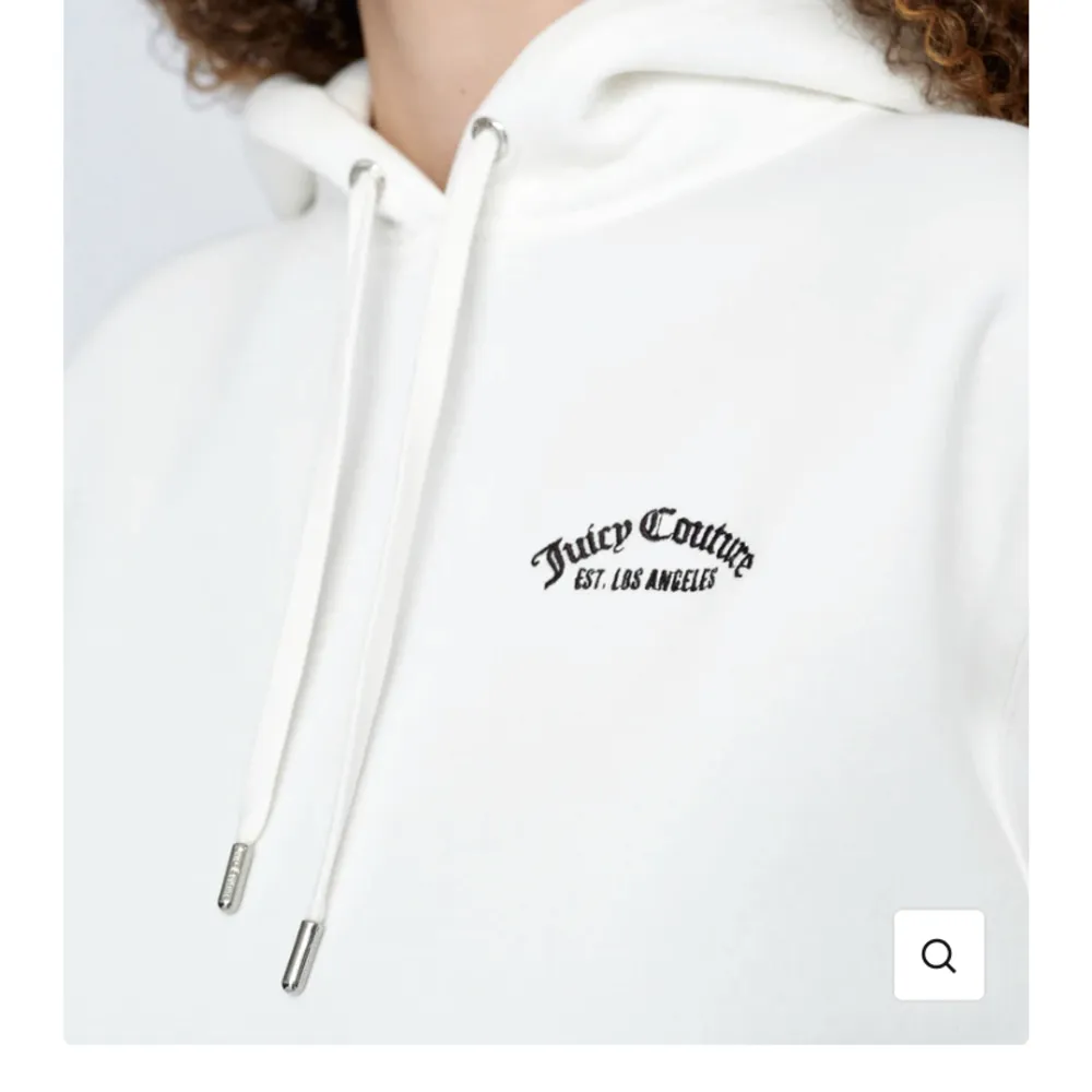 Jätte fint skick då jag bara använt den 2 gånger! Köptes i sommars för 1 300  En hoodie som passar med allt blir aldrig tråkig, men jag säljer den för att jag känner att jag inte har Behov att ha kvar den då jag har en likande jag använder mer :) 💙💙. Hoodies.