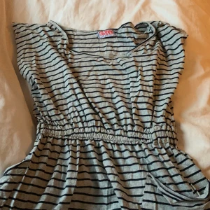 Tröja - Säljer den här tröjan som ser ut som en klänning💗