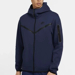 Nike tech midnight navy  - säljer min Nike tech, gillar nt färgen och använder knappt. kom privat för mer bilder. 