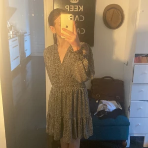 Trendig zara klänning - Superfin klänning från zara stl s köpt för 400kr 